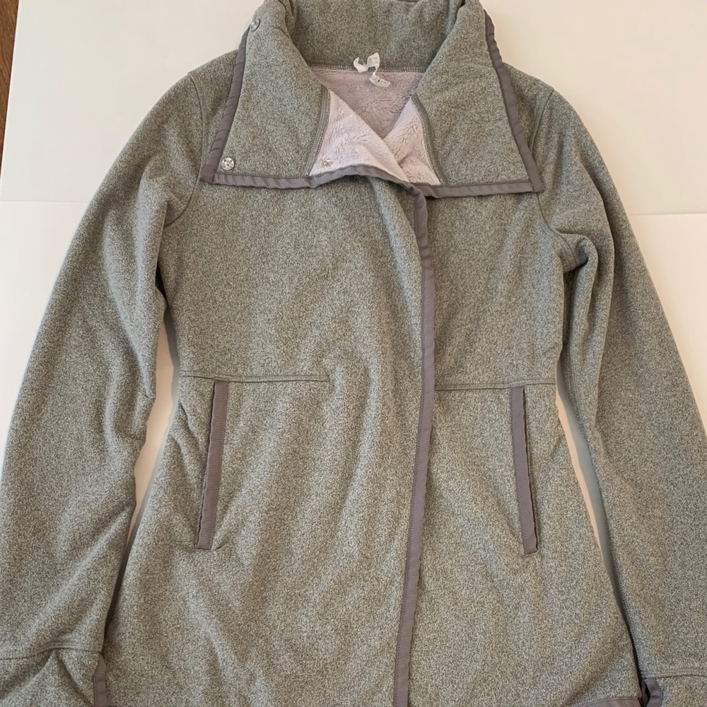Ivivva Jacket. J14-2.